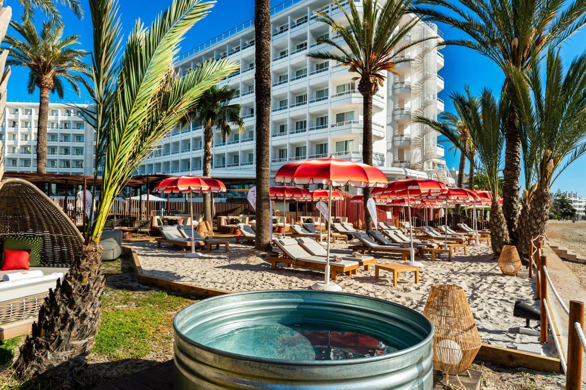 Hotel Vibra Algarb Playa d'en Bossa Esterno foto