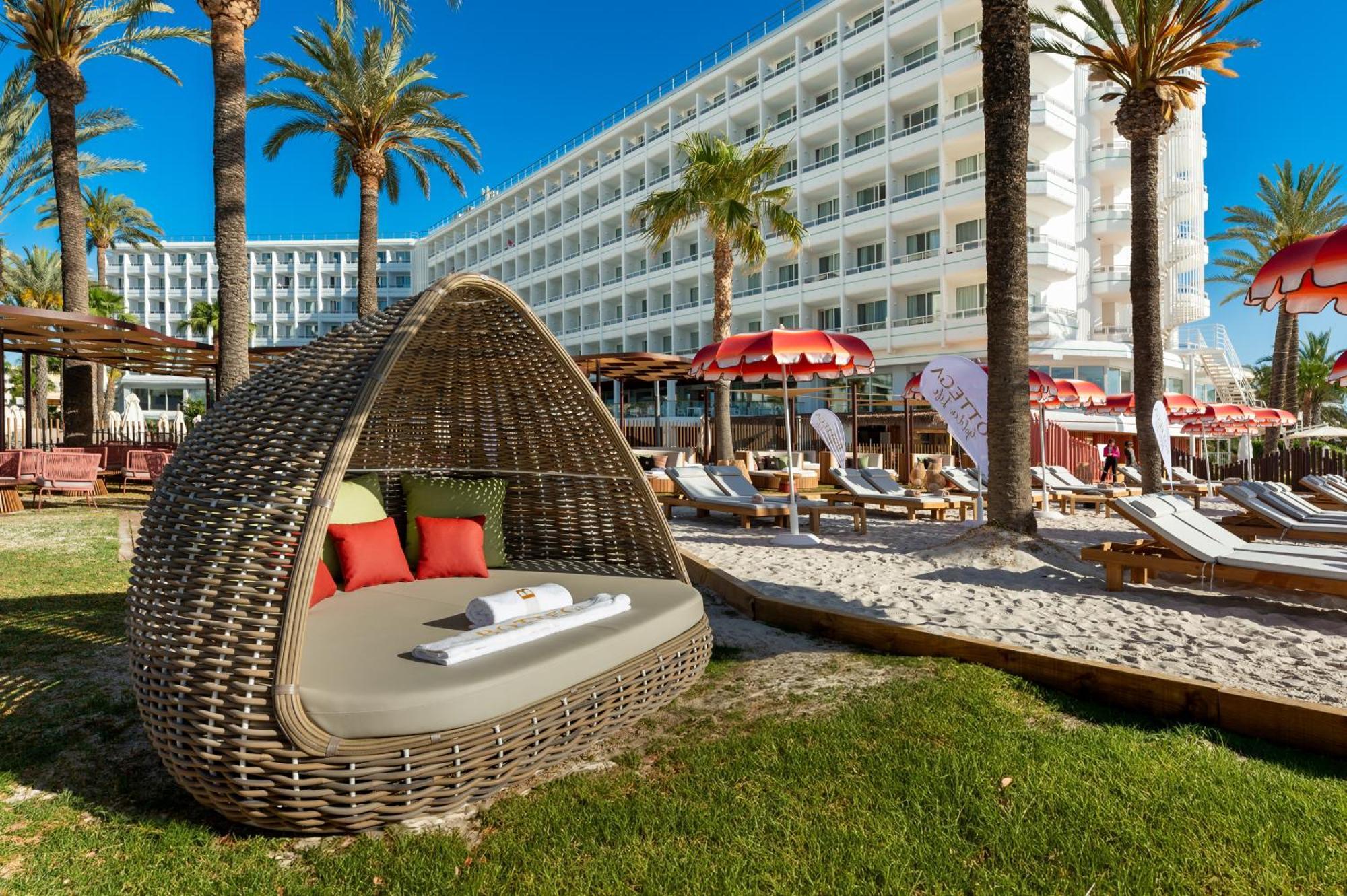 Hotel Vibra Algarb Playa d'en Bossa Esterno foto