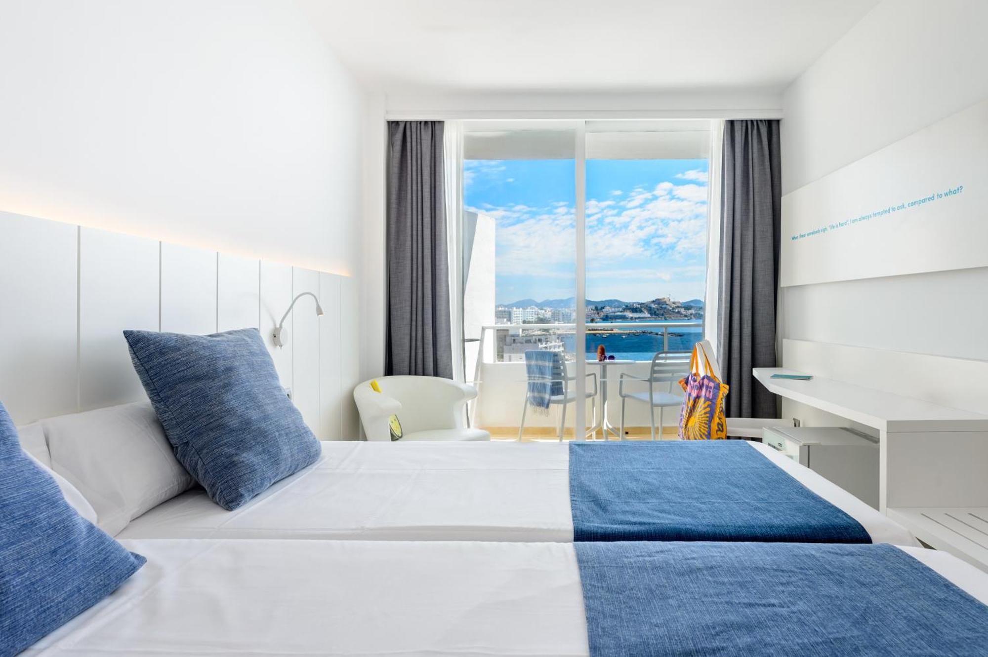 Hotel Vibra Algarb Playa d'en Bossa Esterno foto