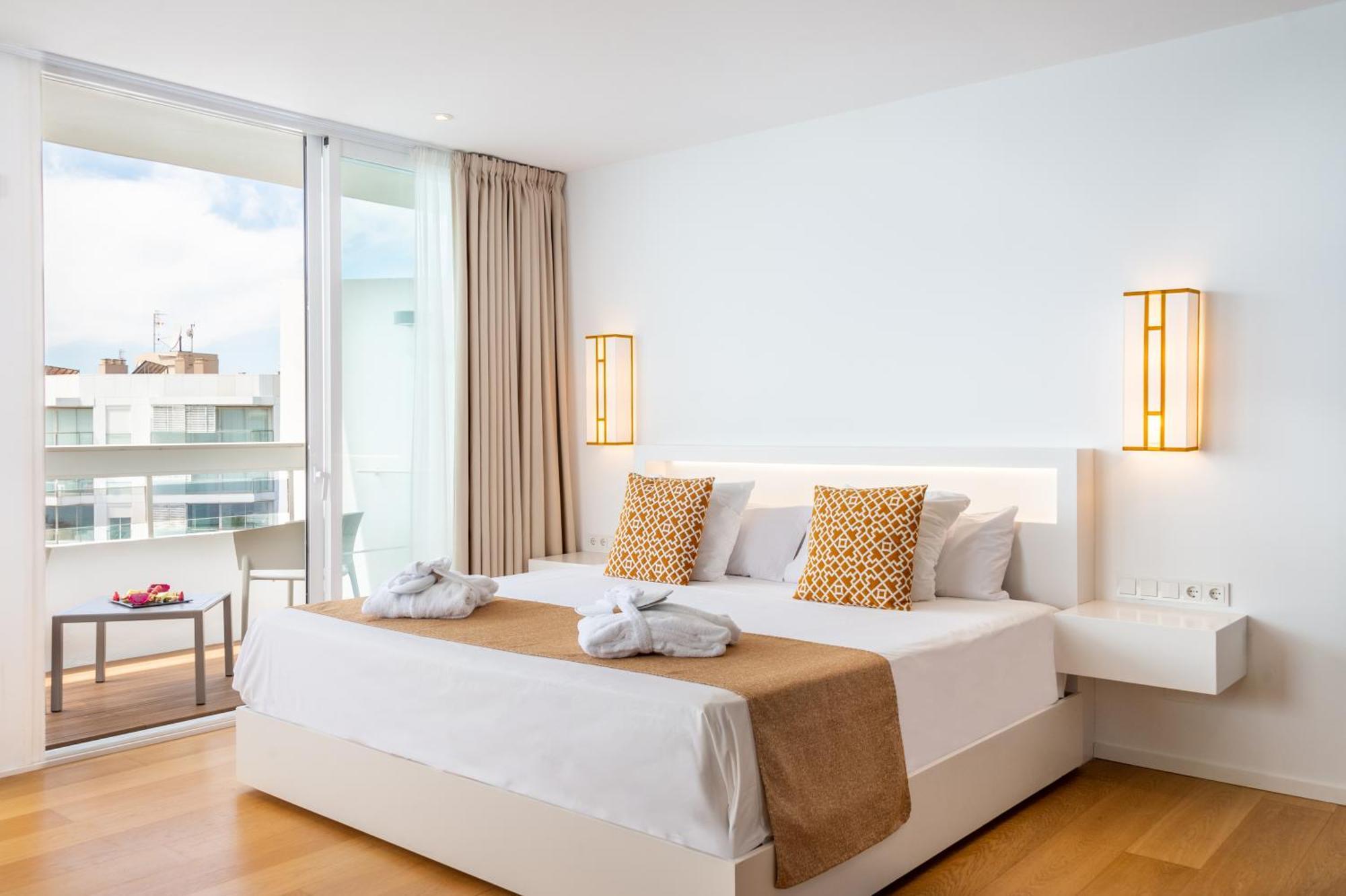 Hotel Vibra Algarb Playa d'en Bossa Esterno foto