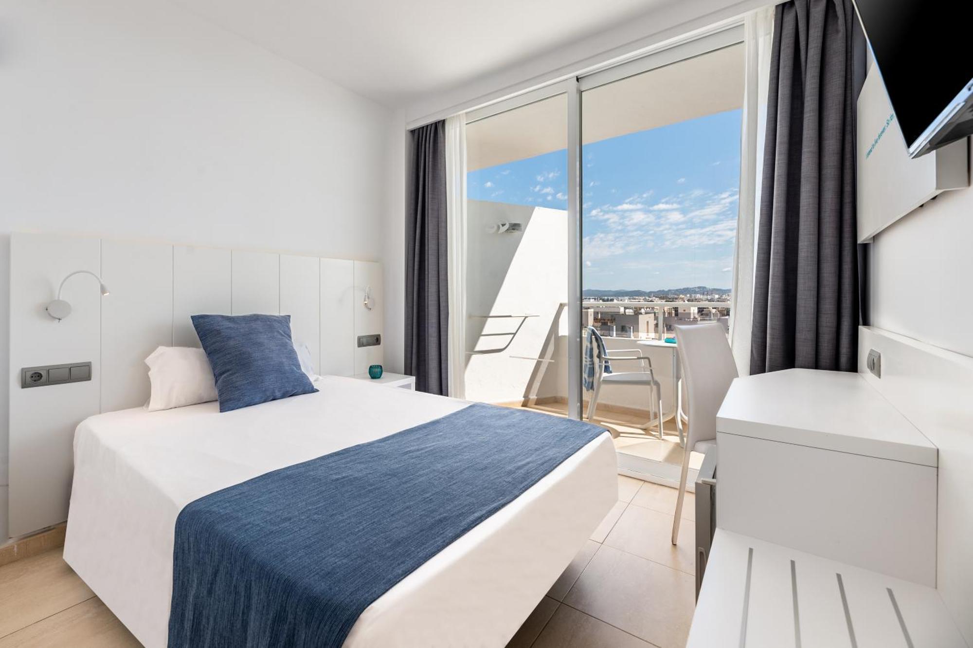 Hotel Vibra Algarb Playa d'en Bossa Esterno foto