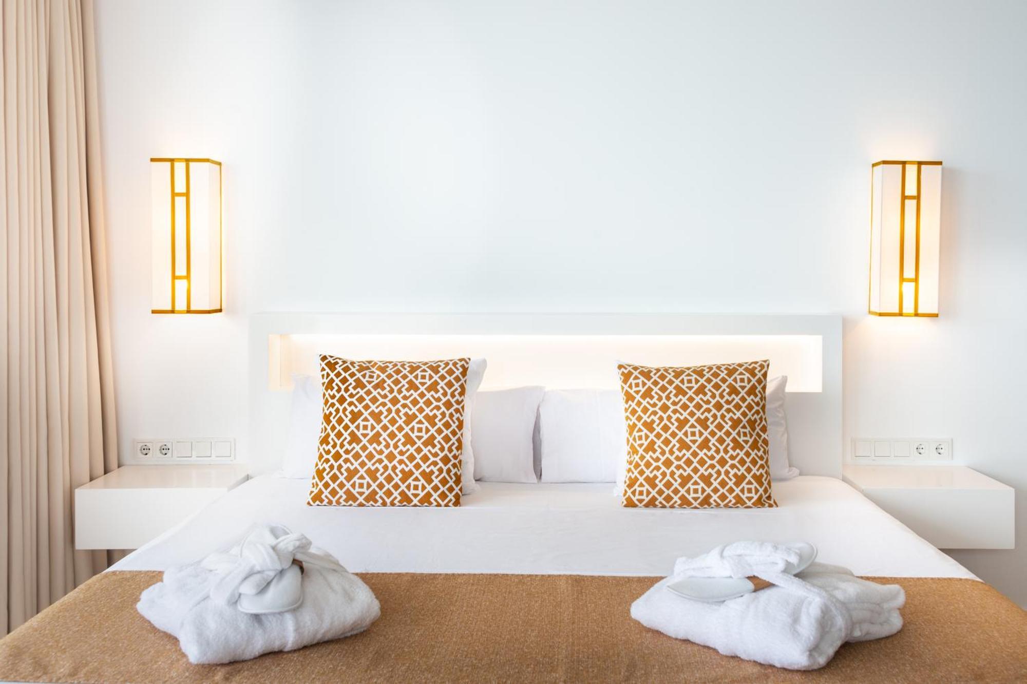Hotel Vibra Algarb Playa d'en Bossa Esterno foto
