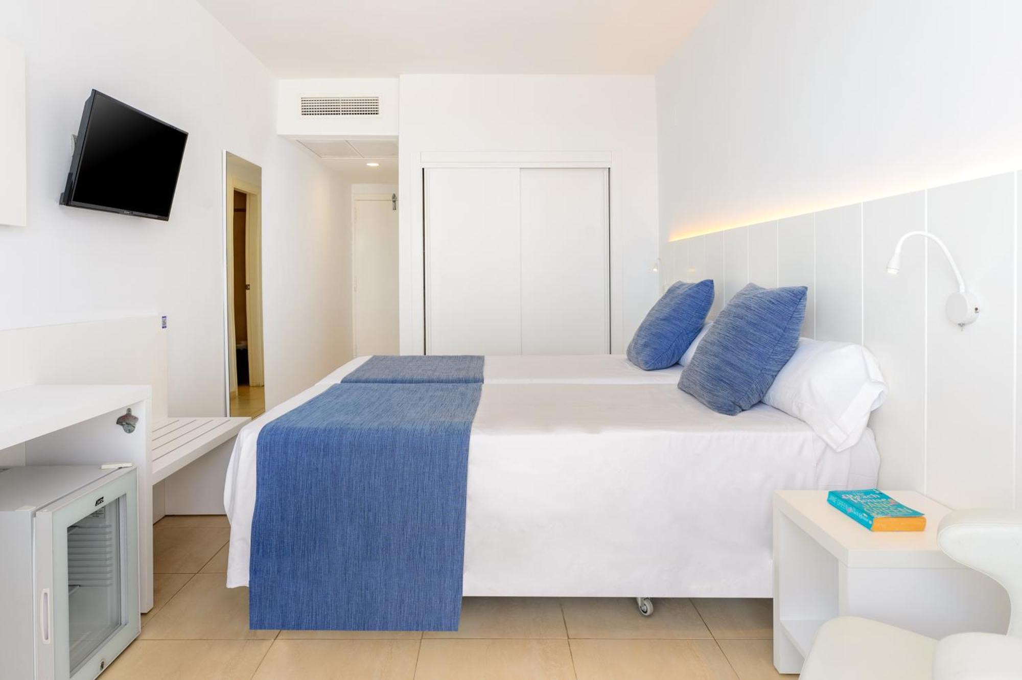 Hotel Vibra Algarb Playa d'en Bossa Esterno foto